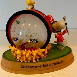 Hallmark Peanuts Gallery Water Globe